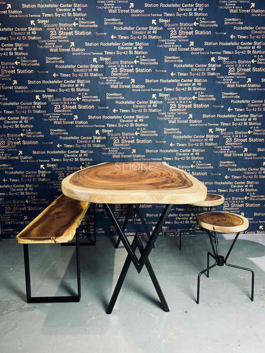 Vouke dining table